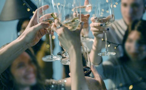 大學畢業(yè)酒會主持詞