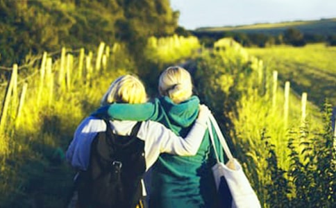 �茑�ҵ�ͬ�W�����Ľ�(j��ng)��[8ƪ]