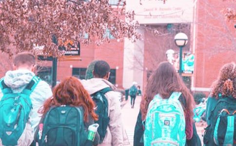 經(jīng)歷作文中學(xué)生優(yōu)秀范文