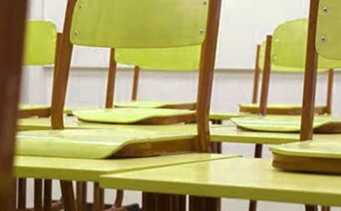 ���иж�ĸУ���v��