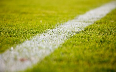 被黃昏籠罩的操場作文800字