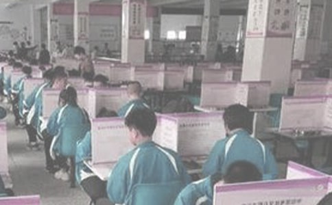 90后姑娘直播吃飯逛街創(chuàng)業(yè)