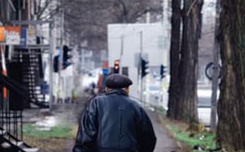 擦油煙機(jī)的大叔_650字