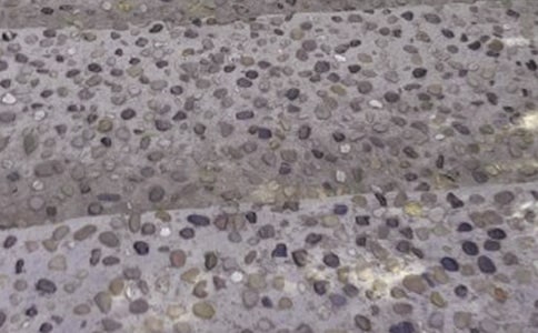 幼兒園大班健康教案:我和鵝卵石交朋友