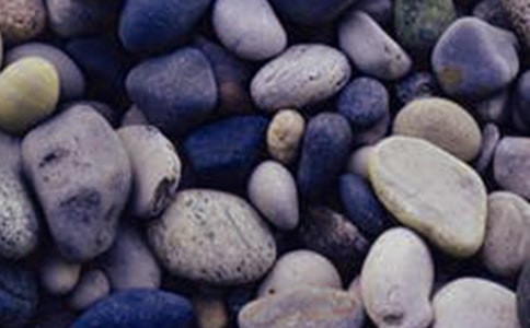 讀了鵝卵石有感
