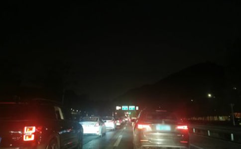 高速公路該不該收費(fèi)?