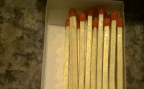 賣火柴的的小女孩來到我家