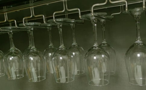 童話手抄報內(nèi)容:圣母的小酒杯