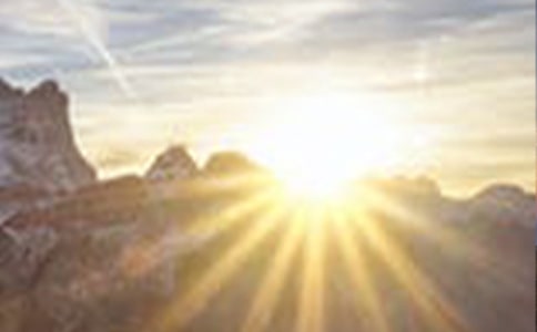 承載黎明的黑暗小學(xué)生作文