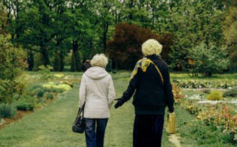 太陽公公和月亮婆婆的童話作文