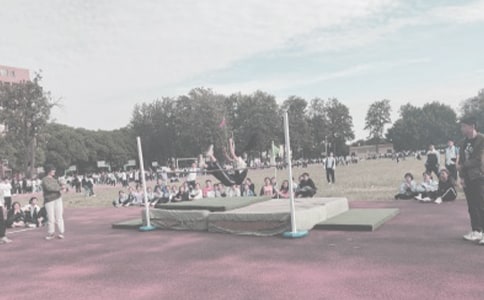 中班體育《小蚱蜢學(xué)跳高》教案