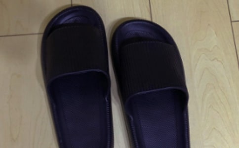 大班美術(shù)彩色小拖鞋教案