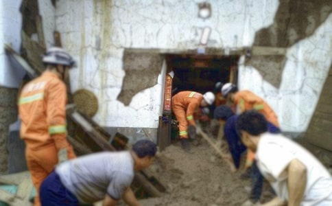 �������}�Ļ�ӷ���