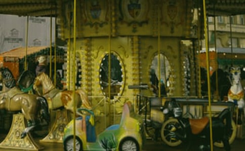 旋轉(zhuǎn)木馬作文