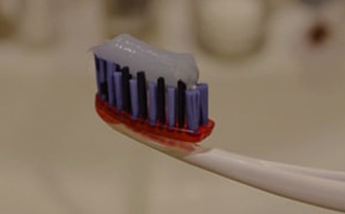 �C��֮��Ĩ���� ��ɰѺ��Ӻ��K��