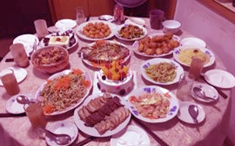 秋千場(chǎng)上的宴席記事作文900字