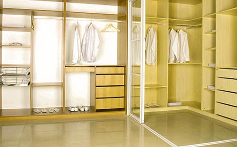 這樣設(shè)計(jì)的衣柜 再多的衣服也不怕