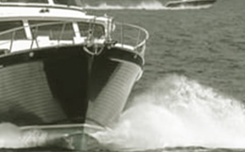 描寫海上游艇的句子